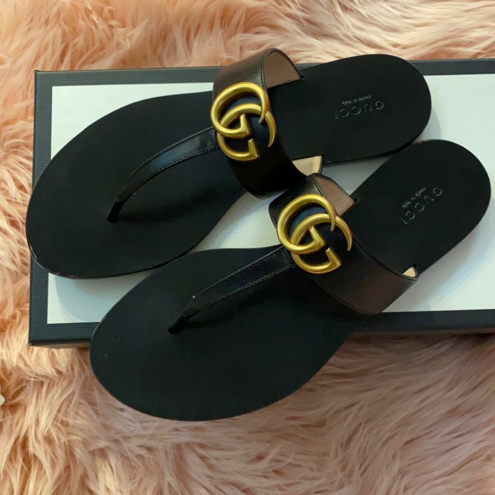 Gucci Leather thong sandal with Double G